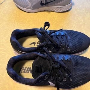 Black and white Nike running sneakers. Great shape. Size 8